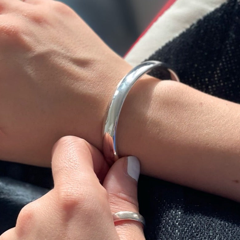 Silver oval hinged bangle