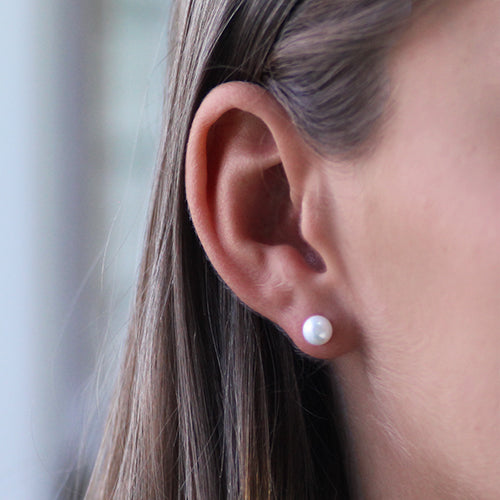 Silver pearl earring