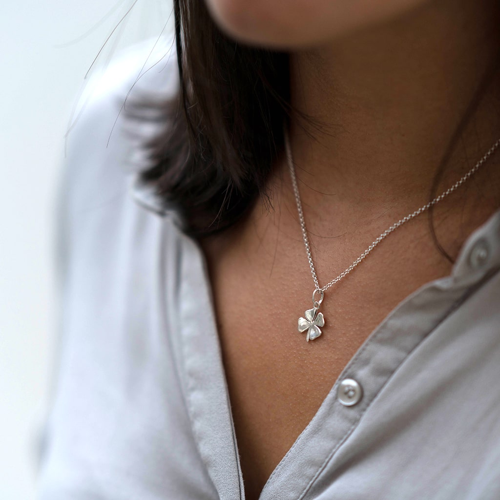 silver lucky clover necklace