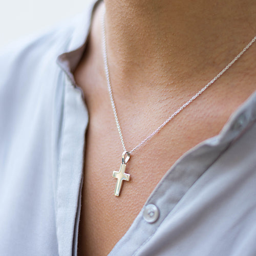 Medium silver cross