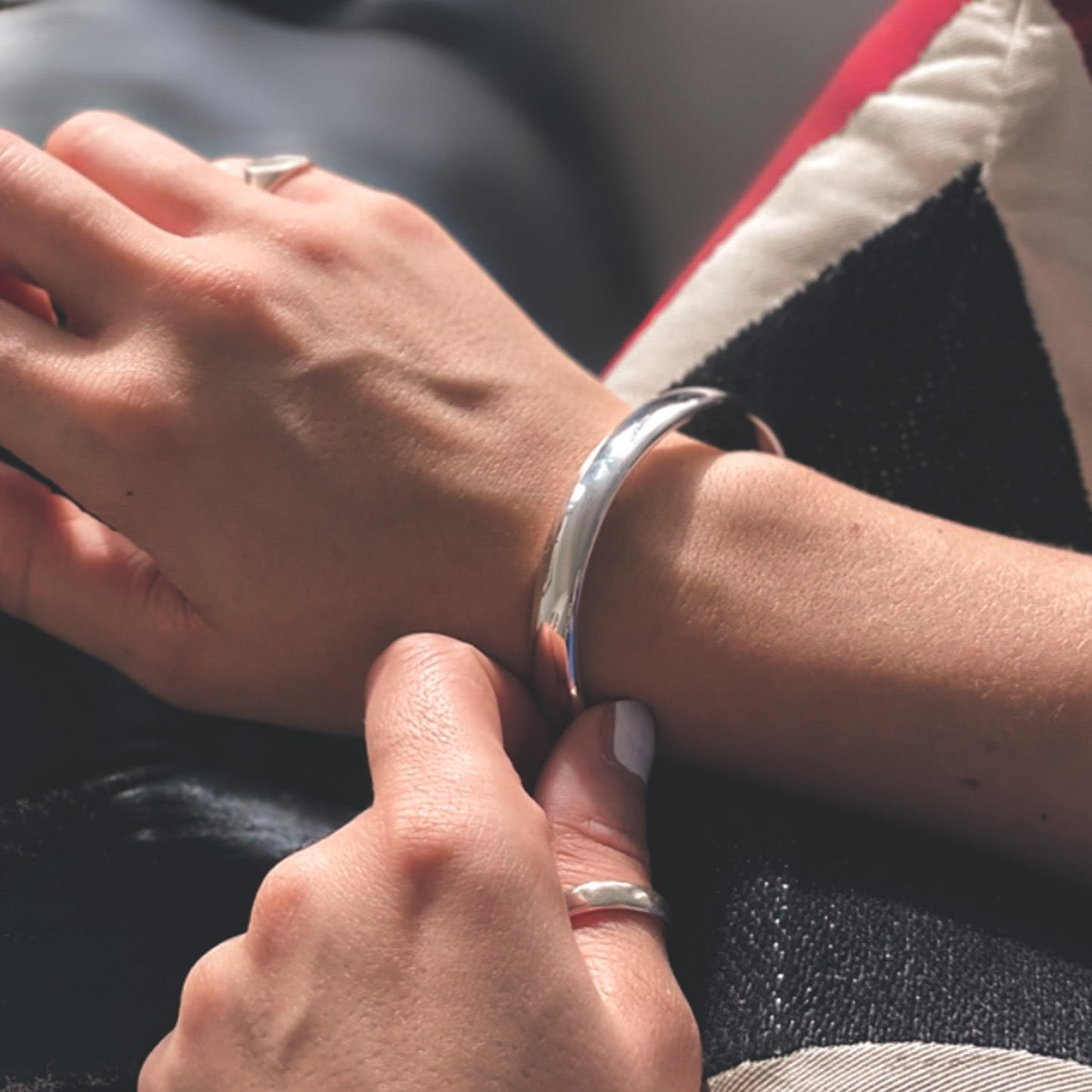 Oval Silver Bangle Hinged 8mm - hersey-and-son