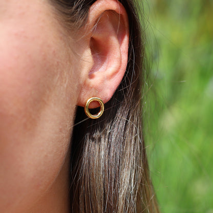 Small gold front facing hoop earrings 