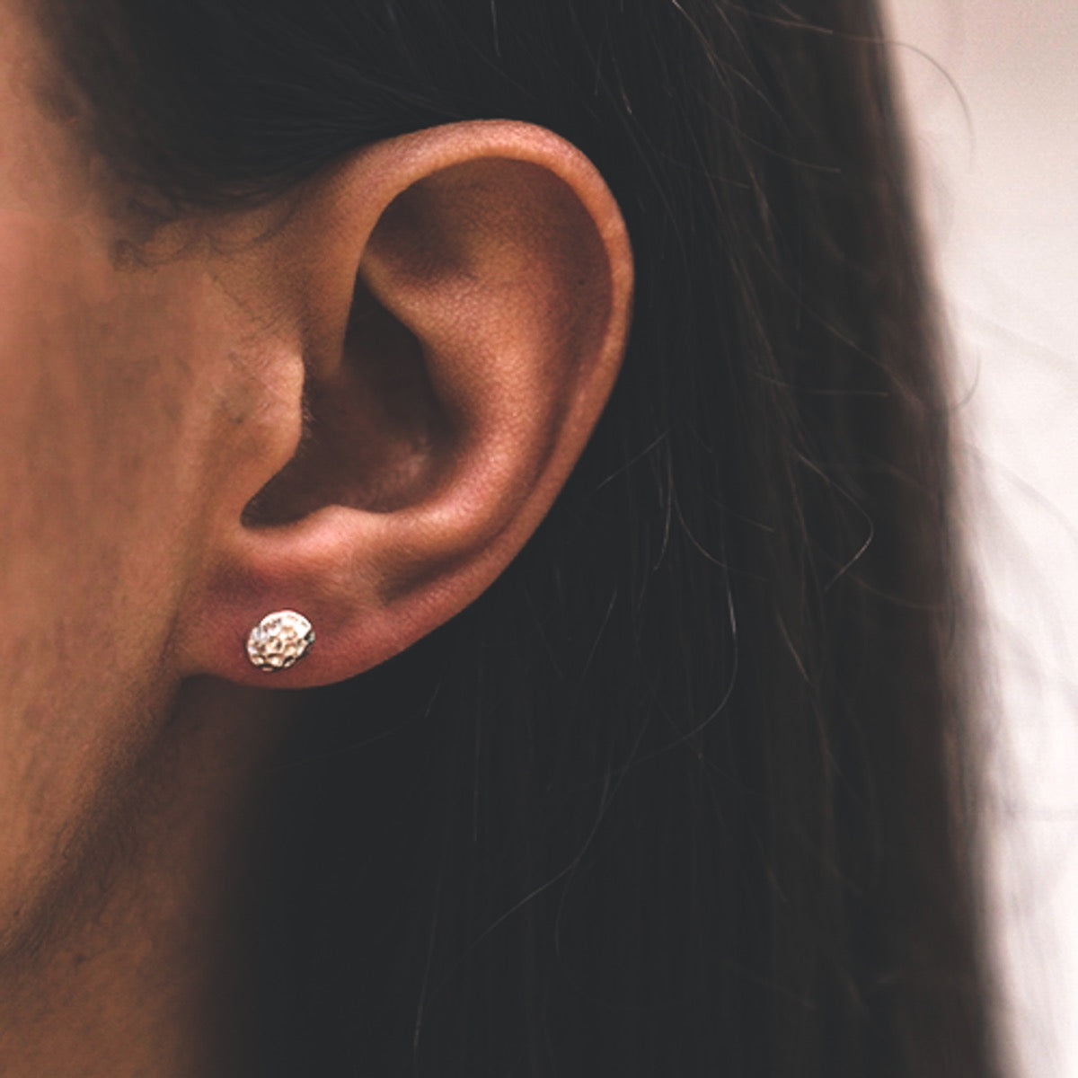 silver hammered round earrings