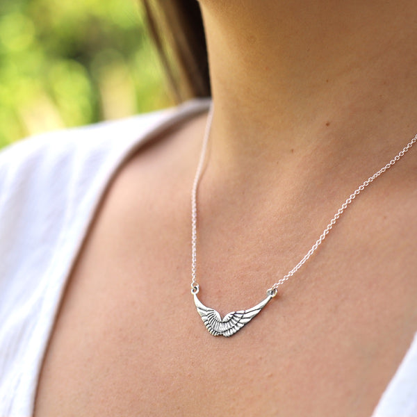 Fashion Creative Angel Wings Heart Shaped Silver Color Necklace Women's  Clavicle Luminous Necklace Halloween Female Jewelry